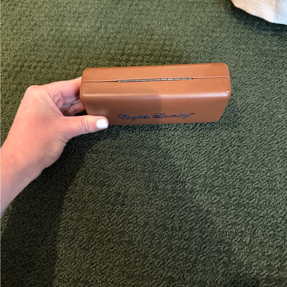English Laundry sunglass/eyeglass case brown red inside - Picture 8 of 10